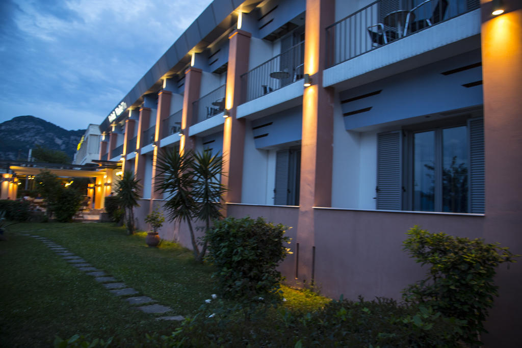 Violetta Hotel Kamena Vourla Exterior photo